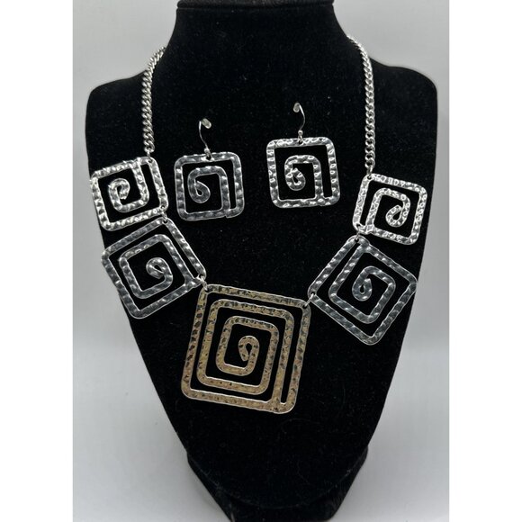 Set SilverTone Spiral Square Hammered Chain Necklace Earrings  16” 2” Ext Tribal - Picture 1 of 9